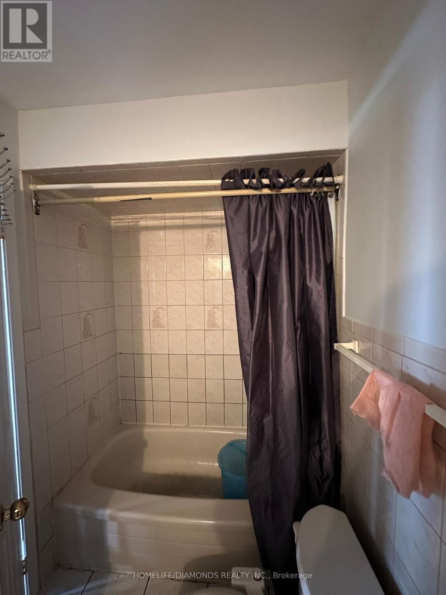 Main - 3142 Purnell Court, Mississauga, Ontario  L4T 2J6 - Photo 9 - W12950306