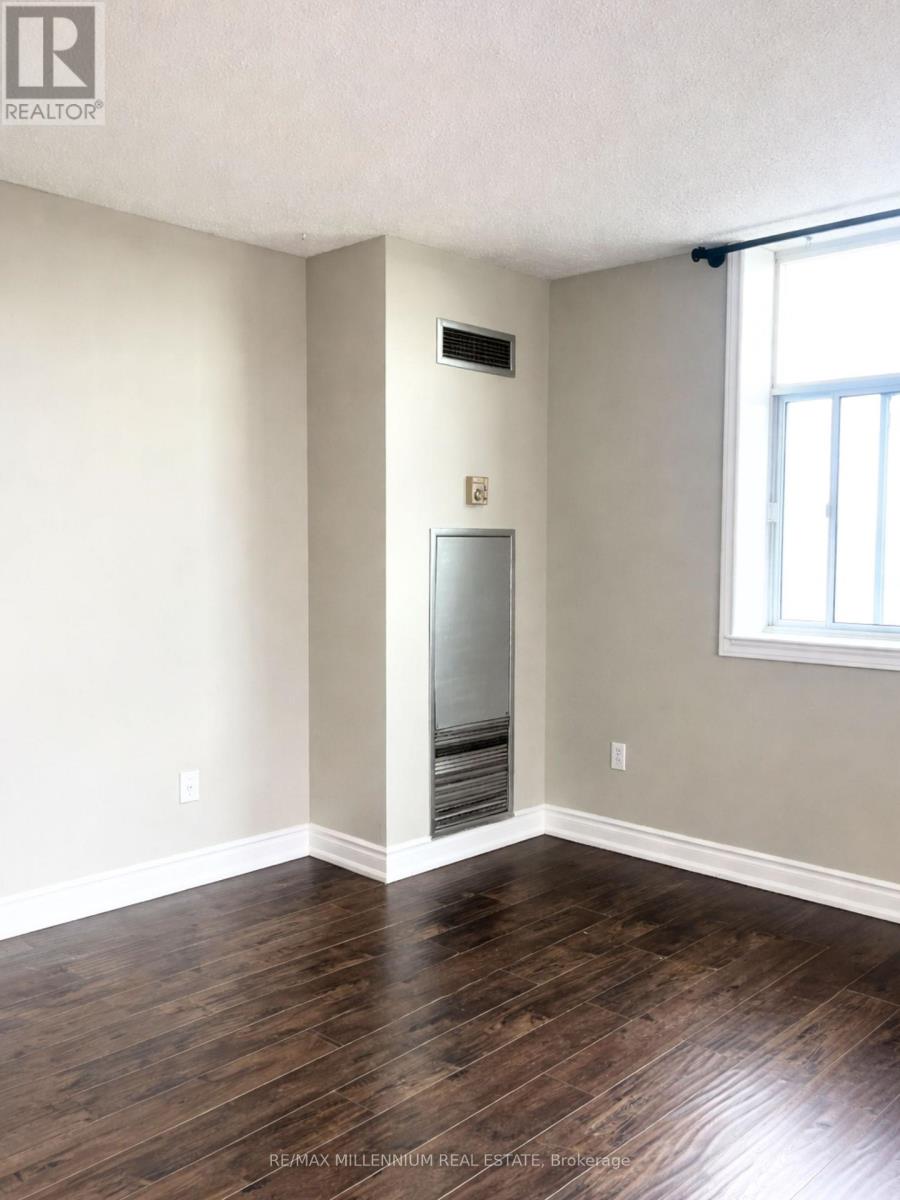 611 - 3559 Eglinton Avenue, Toronto, Ontario  M6M 5C6 - Photo 4 - W12950316