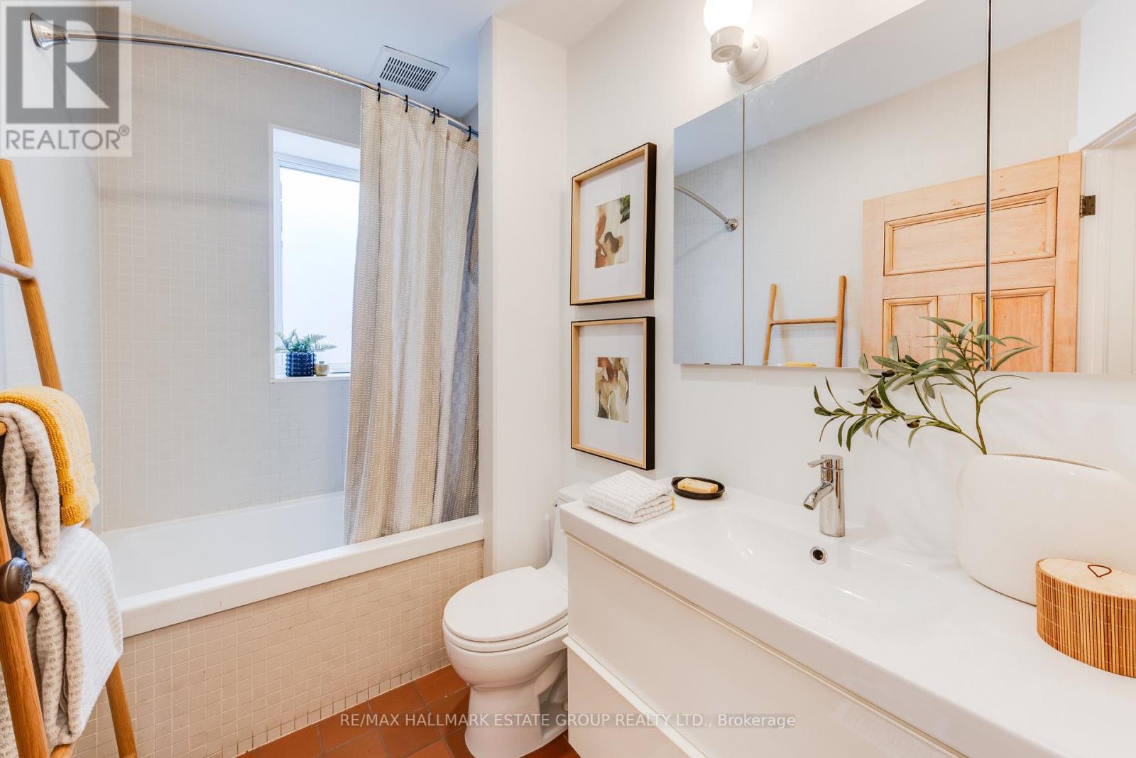 4 Adrian Avenue, Toronto, Ontario  M6N 1A1 - Photo 22 - W12950320