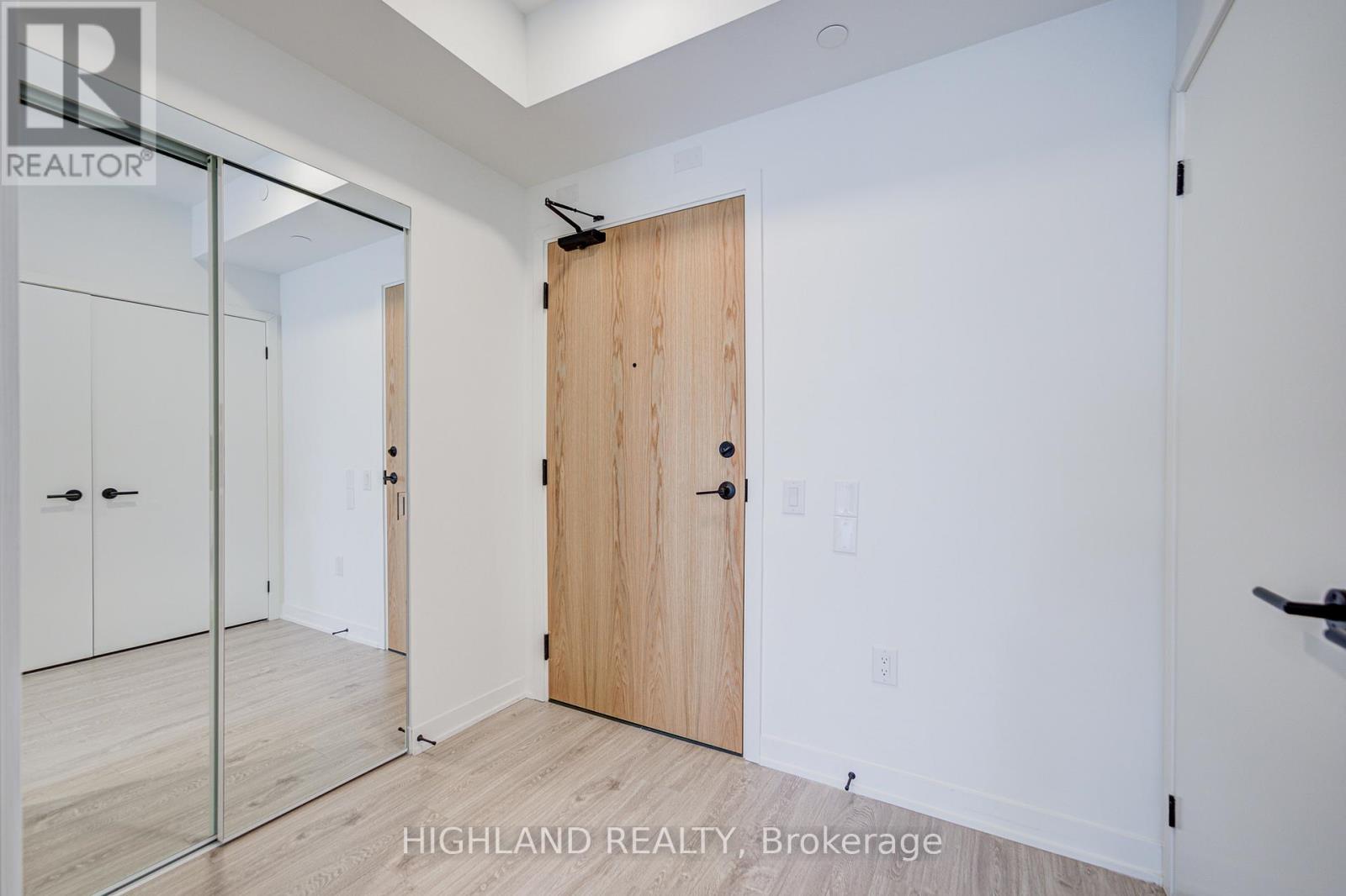 616 - 2495 Eglinton Avenue W, Mississauga, Ontario  L5M 2T2 - Photo 6 - W12950390