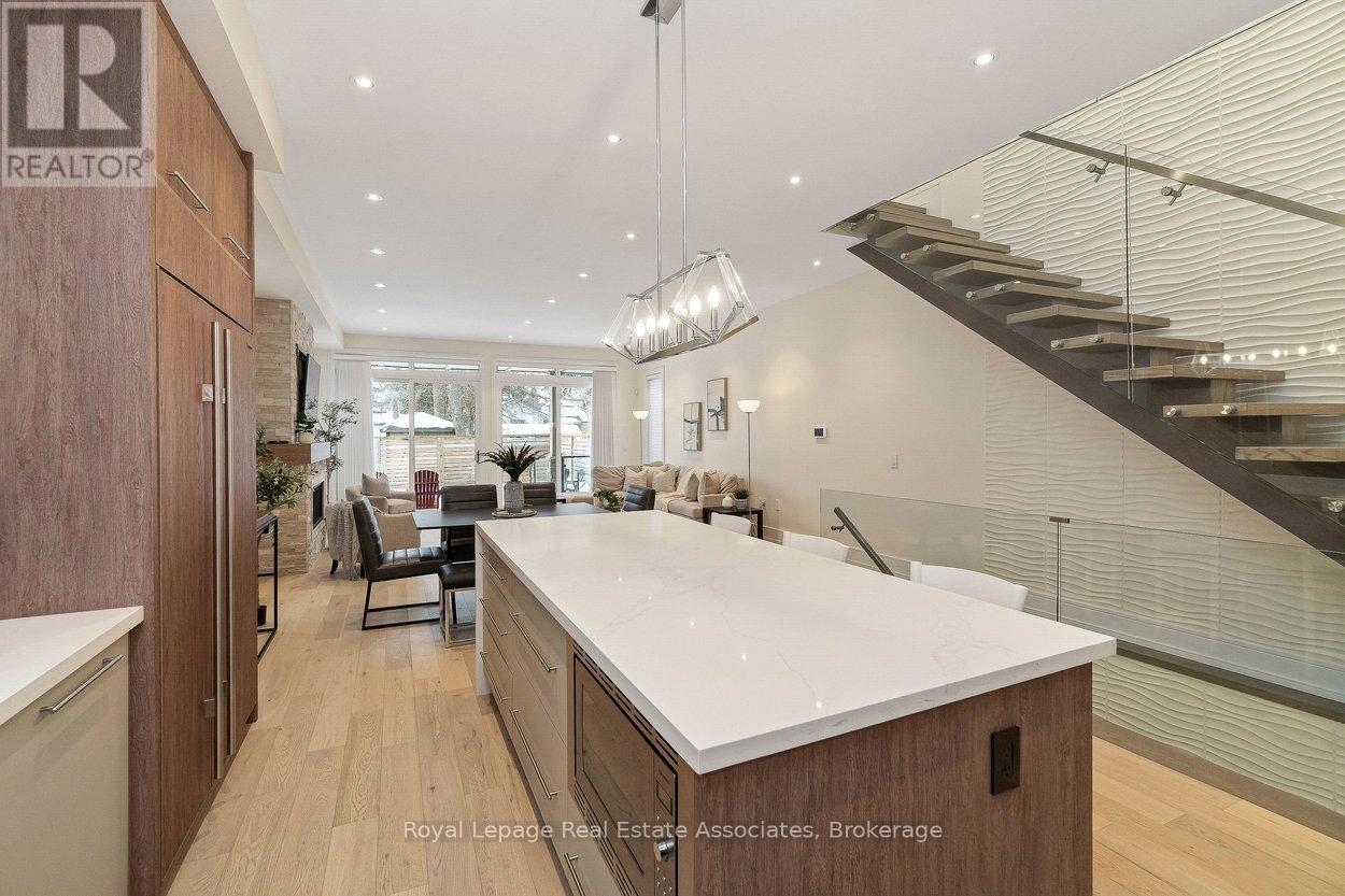 63 Troy Street, Mississauga, Ontario  L5G 1S6 - Photo 10 - W12950394