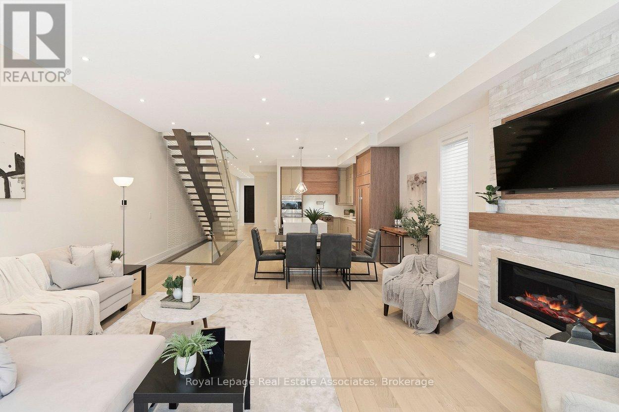 63 Troy Street, Mississauga, Ontario  L5G 1S6 - Photo 17 - W12950394