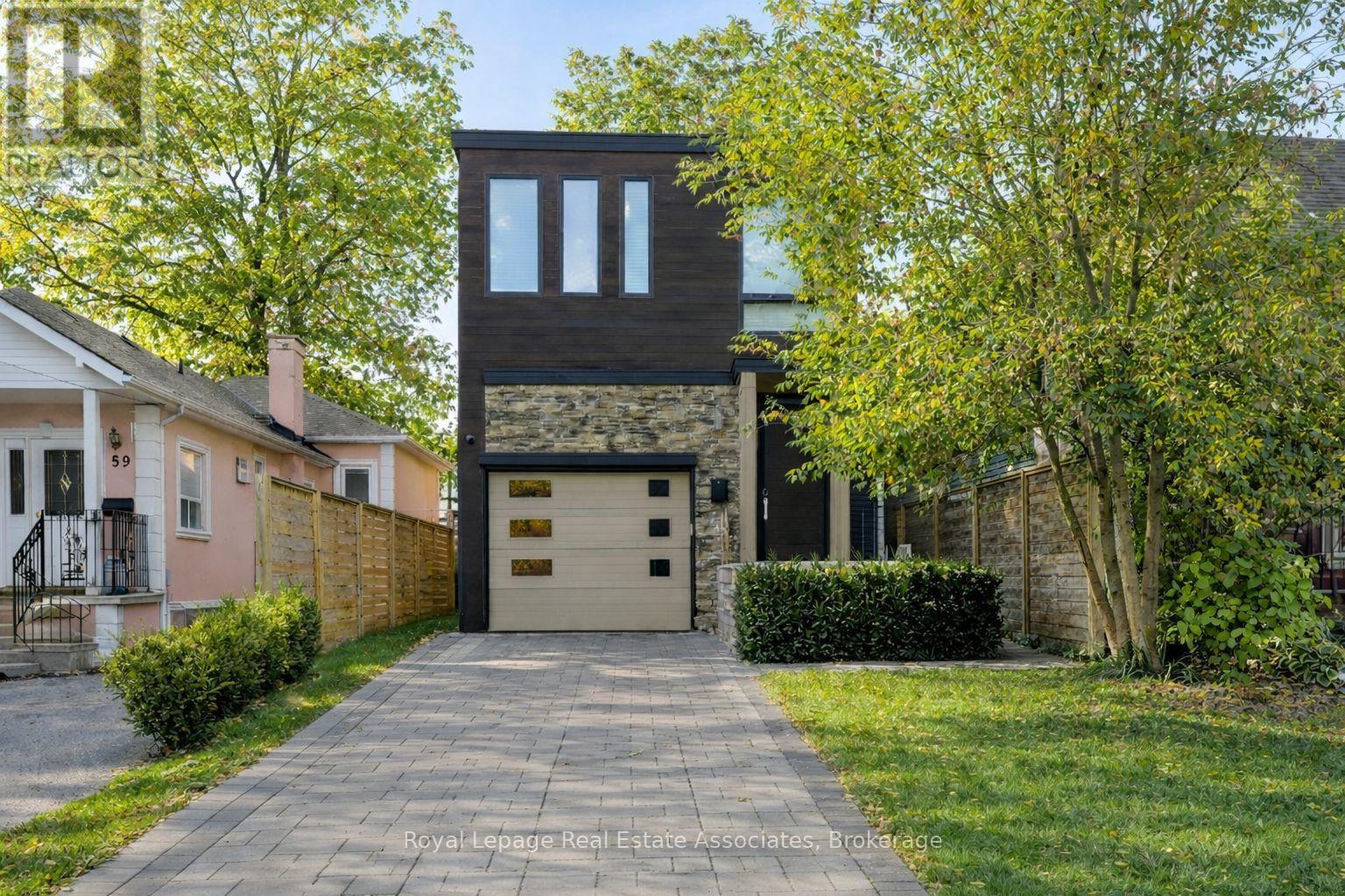 63 Troy Street, Mississauga, Ontario  L5G 1S6 - Photo 2 - W12950394