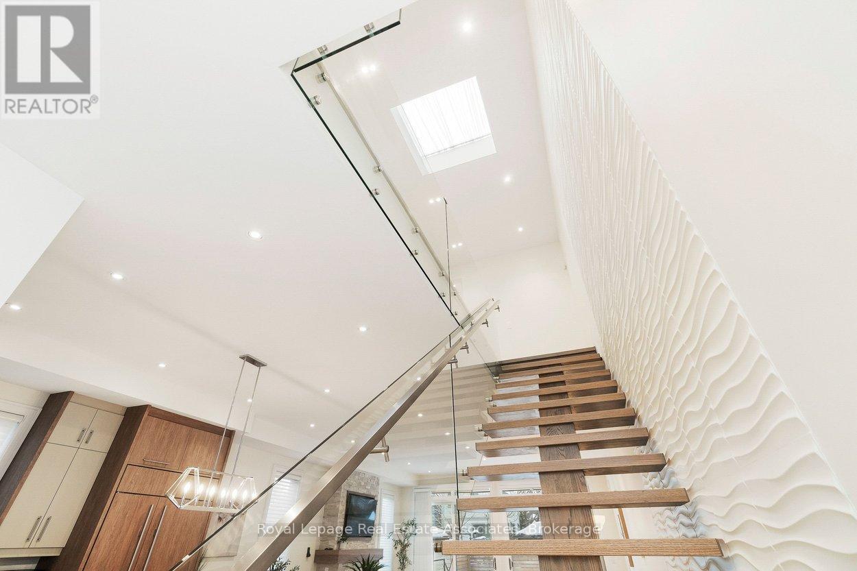 63 Troy Street, Mississauga, Ontario  L5G 1S6 - Photo 20 - W12950394