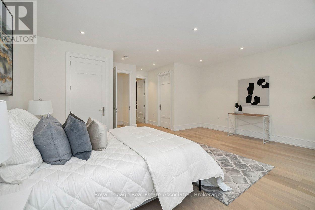 63 Troy Street, Mississauga, Ontario  L5G 1S6 - Photo 25 - W12950394