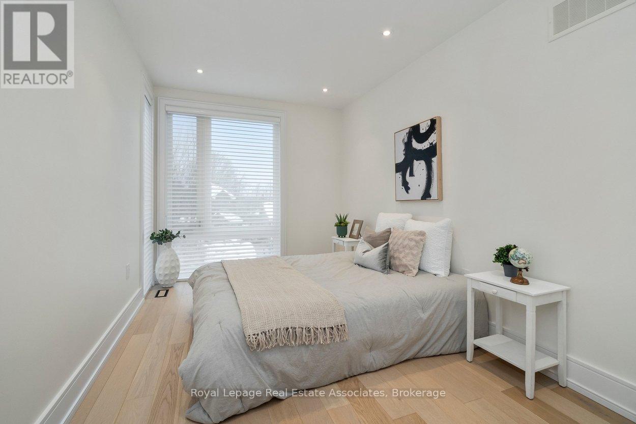 63 Troy Street, Mississauga, Ontario  L5G 1S6 - Photo 29 - W12950394