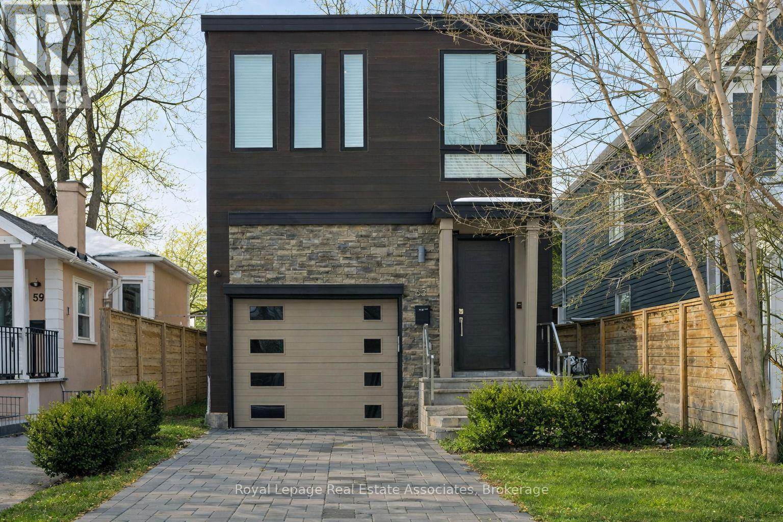 63 Troy Street, Mississauga, Ontario  L5G 1S6 - Photo 3 - W12950394