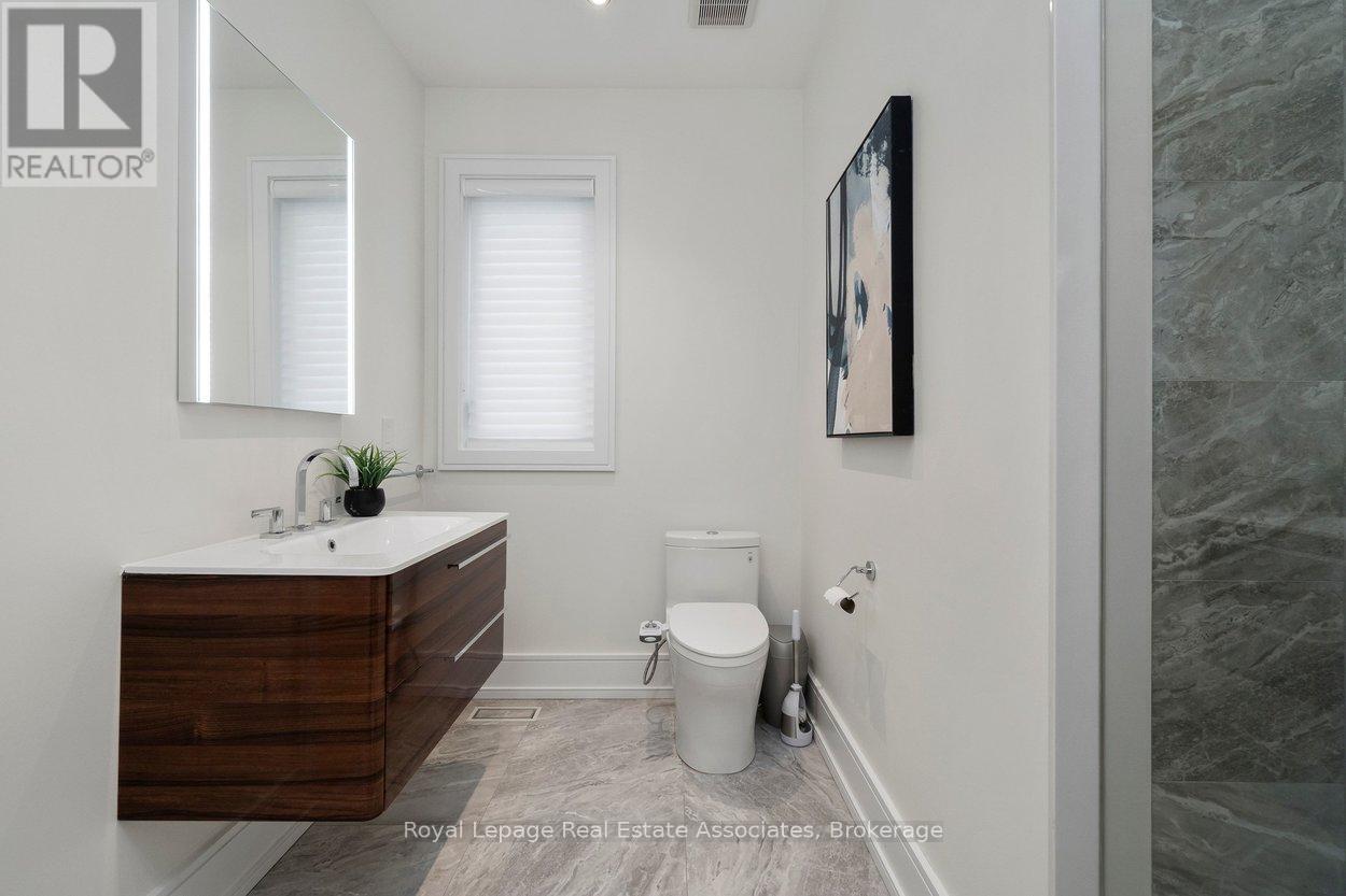 63 Troy Street, Mississauga, Ontario  L5G 1S6 - Photo 34 - W12950394