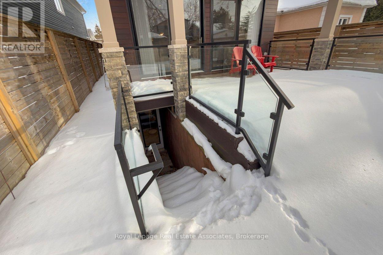 63 Troy Street, Mississauga, Ontario  L5G 1S6 - Photo 48 - W12950394