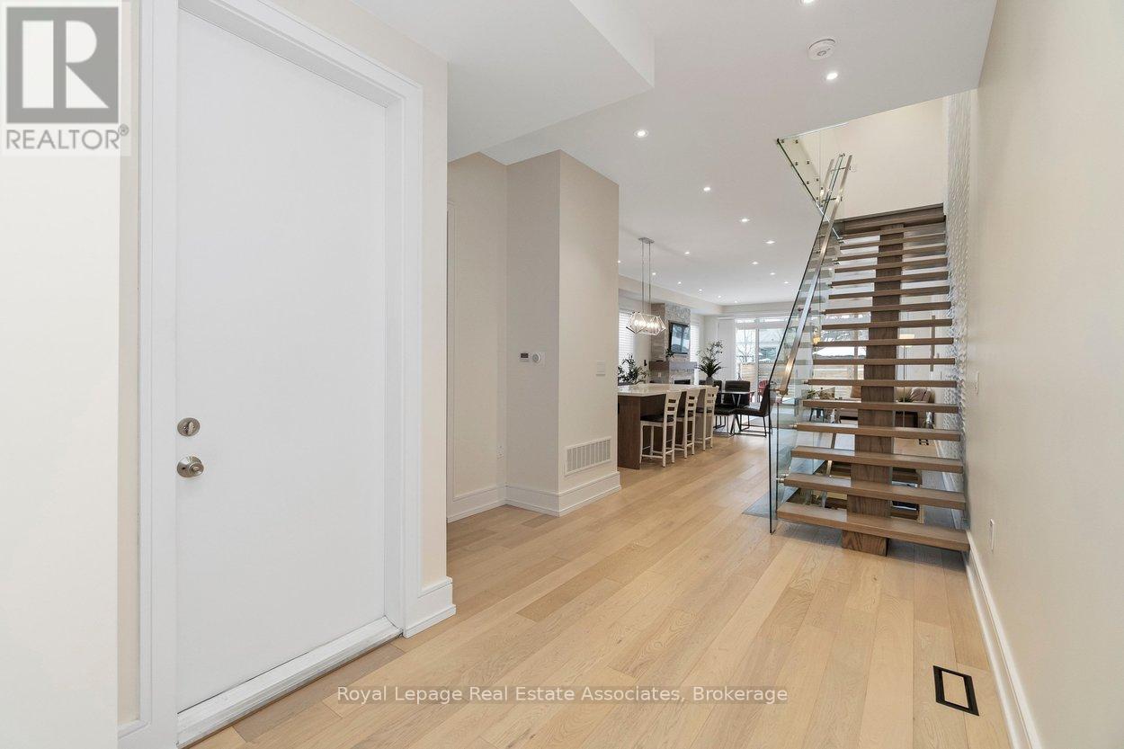 63 Troy Street, Mississauga, Ontario  L5G 1S6 - Photo 6 - W12950394