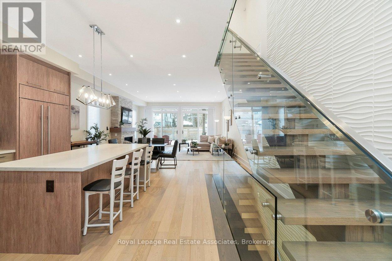 63 Troy Street, Mississauga, Ontario  L5G 1S6 - Photo 7 - W12950394