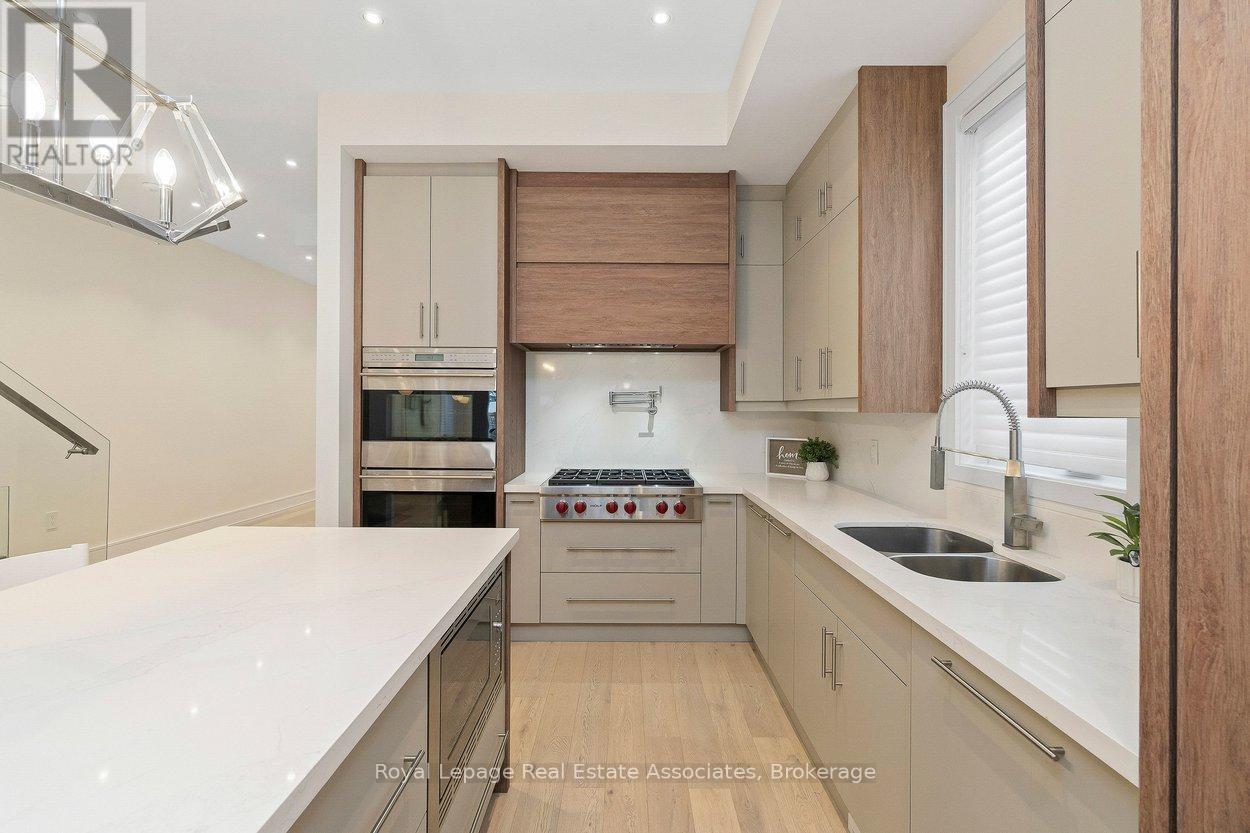 63 Troy Street, Mississauga, Ontario  L5G 1S6 - Photo 8 - W12950394