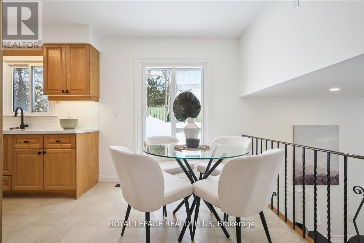 3655 Burnbrae Drive, Mississauga, Ontario  L5C 2R6 - Photo 14 - W12950416