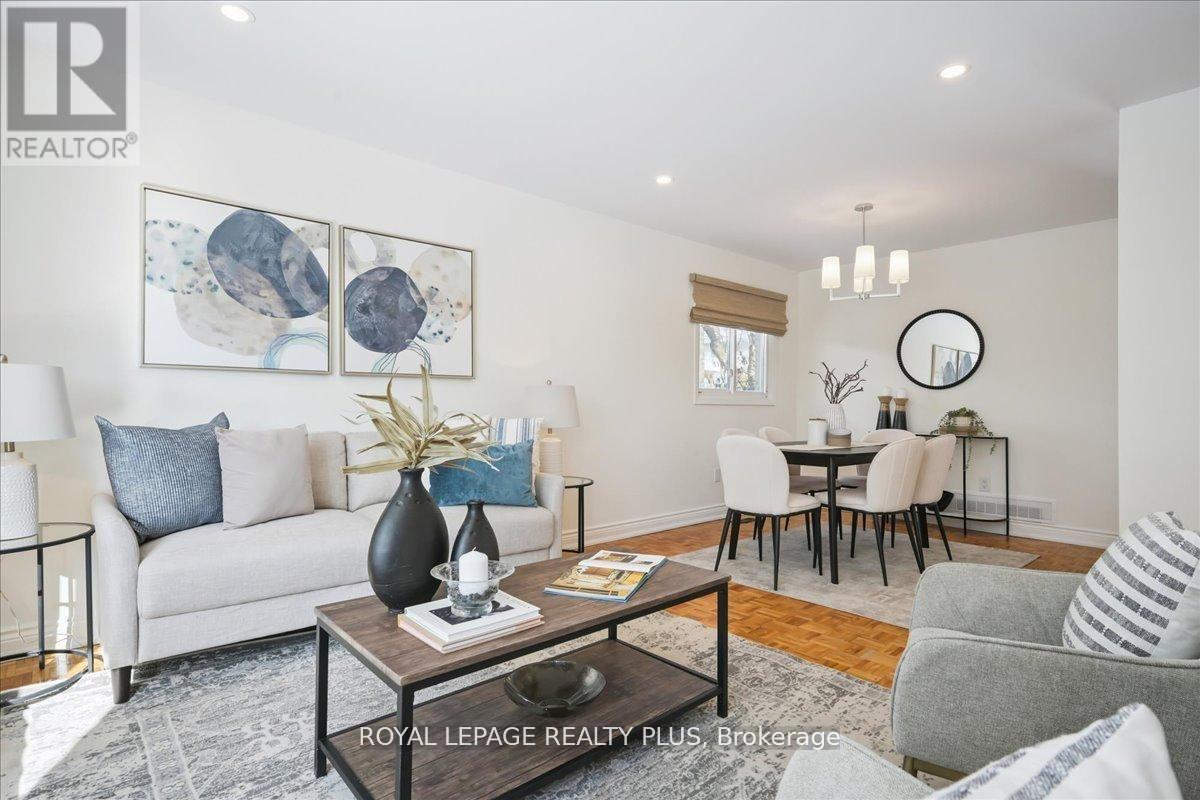 3655 Burnbrae Drive, Mississauga, Ontario  L5C 2R6 - Photo 4 - W12950416