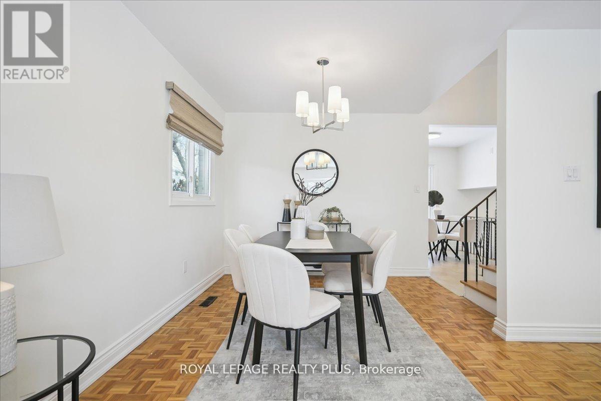 3655 Burnbrae Drive, Mississauga, Ontario  L5C 2R6 - Photo 7 - W12950416