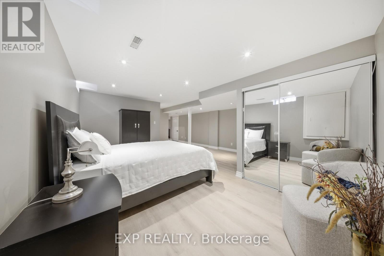 1360 Hill Street, Milton, Ontario  L9T 6M3 - Photo 38 - W12950442