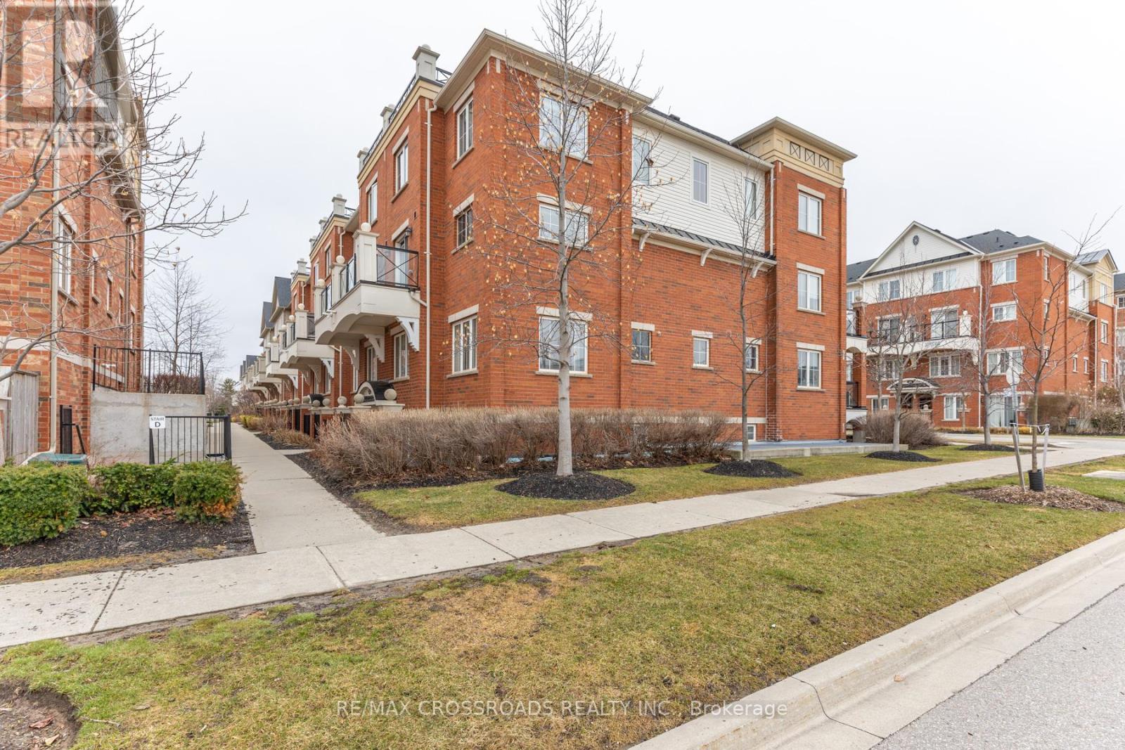 16 - 2460 POST ROAD, Oakville, Ontario
