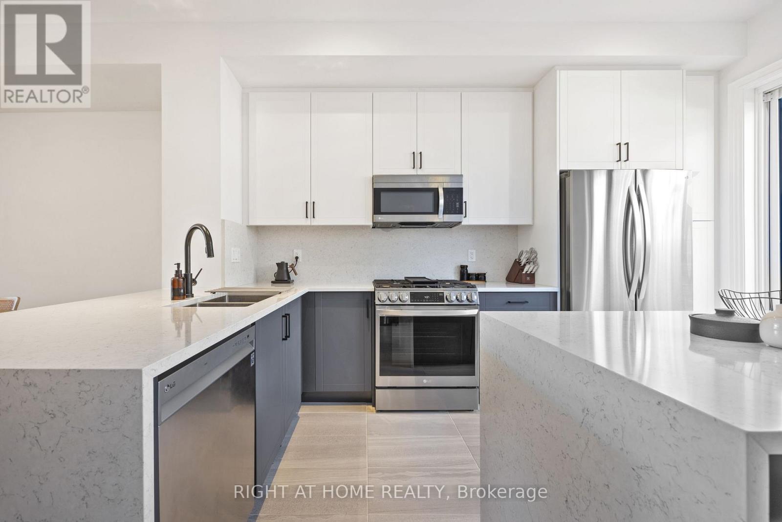 21 - 10 LUNAR CRESCENT, Mississauga, Ontario