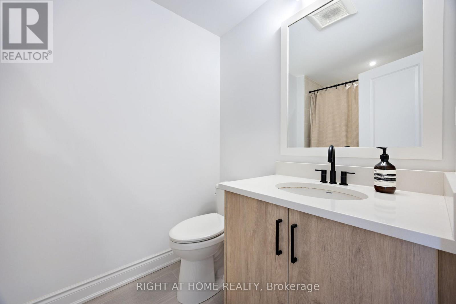 21 - 10 Lunar Crescent, Mississauga, Ontario  L5M 2P6 - Photo 14 - W12950528