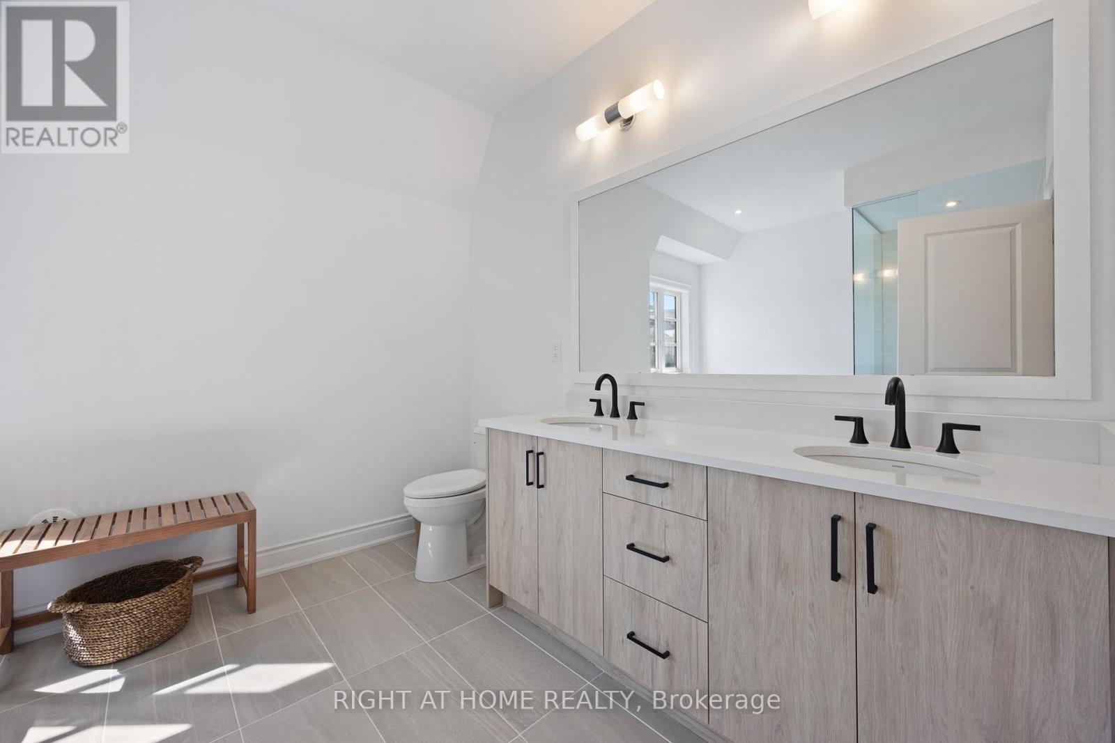 21 - 10 Lunar Crescent, Mississauga, Ontario  L5M 2P6 - Photo 20 - W12950528