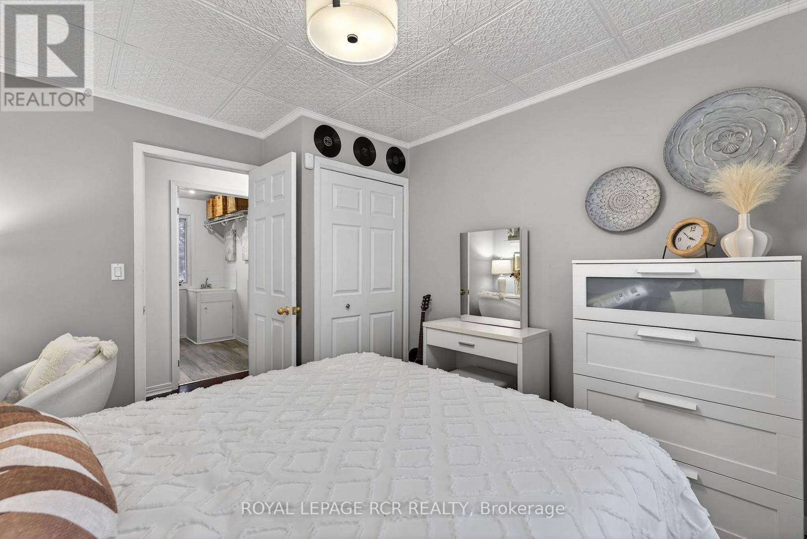 11 Hilltop Drive, Caledon, Ontario  L7C 1K7 - Photo 22 - W12950534