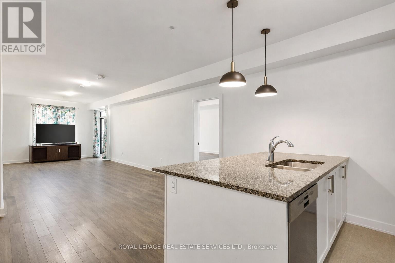 420 - 150 Oak Park Boulevard, Oakville, Ontario  L6H 3P2 - Photo 2 - W12950536