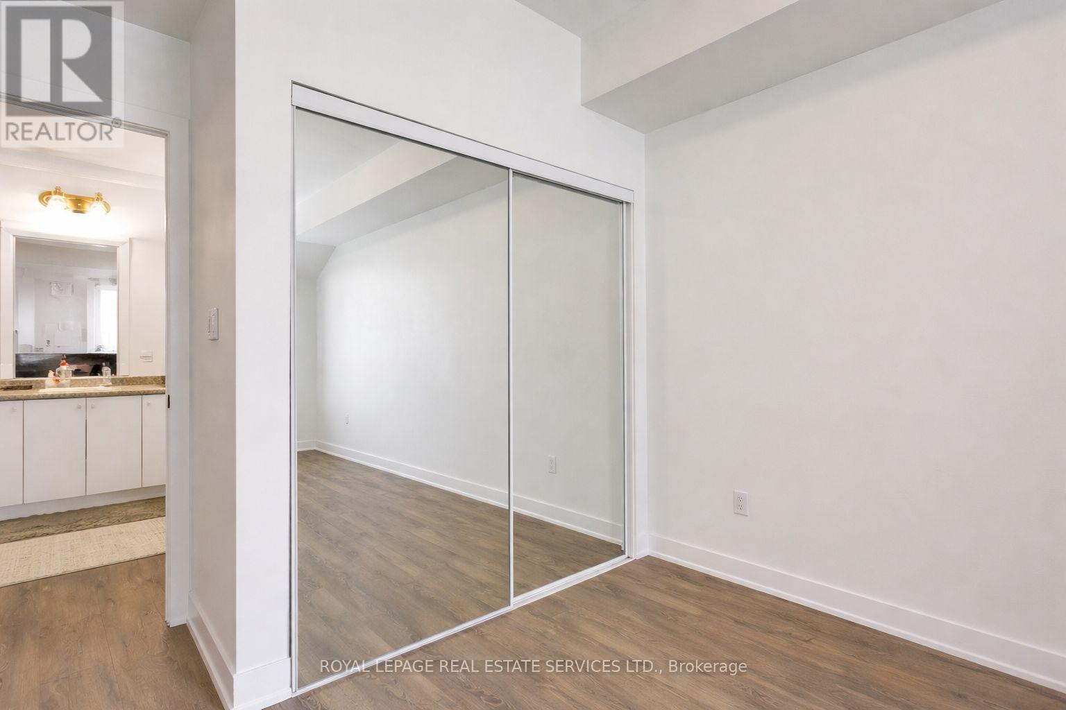 420 - 150 Oak Park Boulevard, Oakville, Ontario  L6H 3P2 - Photo 3 - W12950536