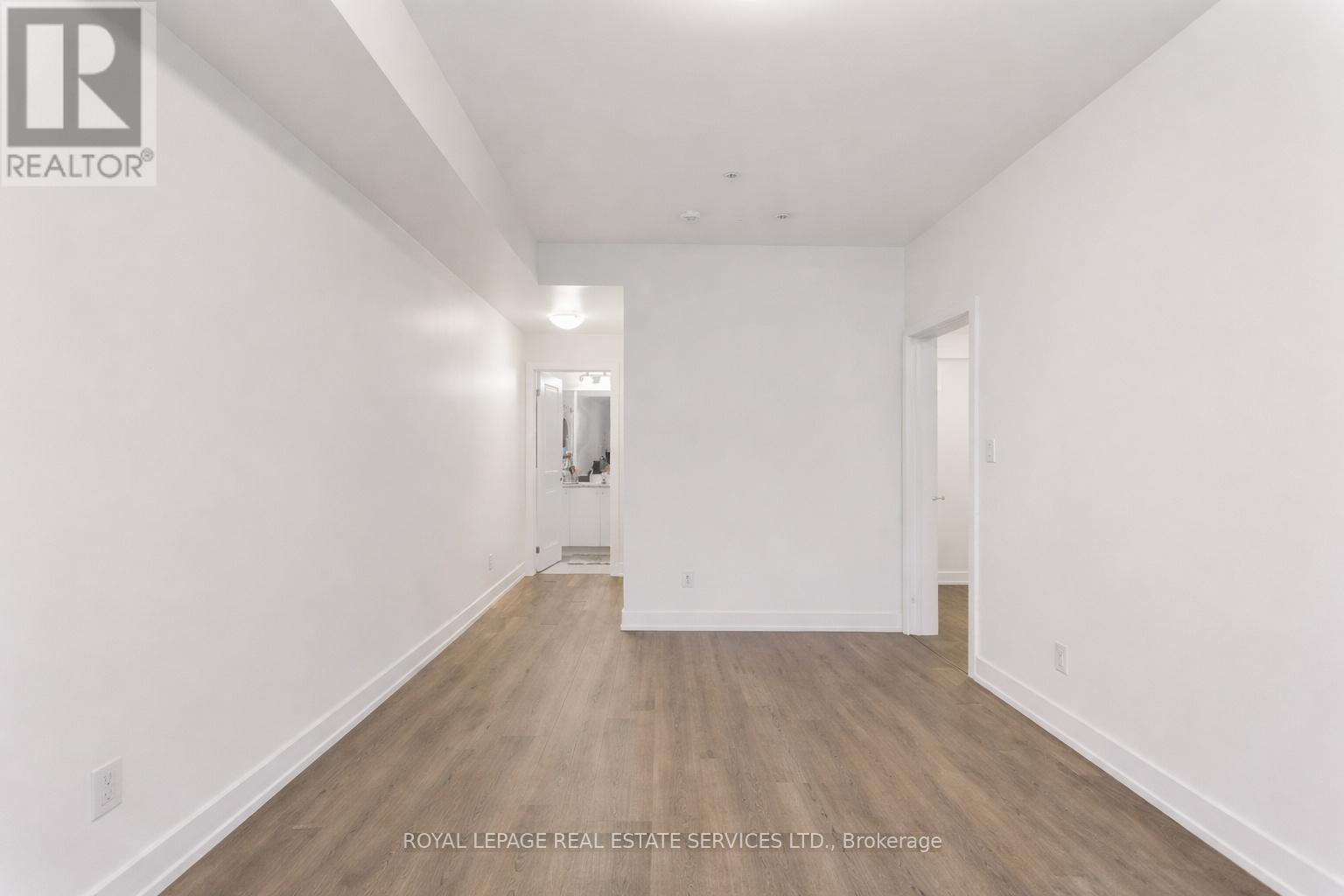 420 - 150 Oak Park Boulevard, Oakville, Ontario  L6H 3P2 - Photo 4 - W12950536