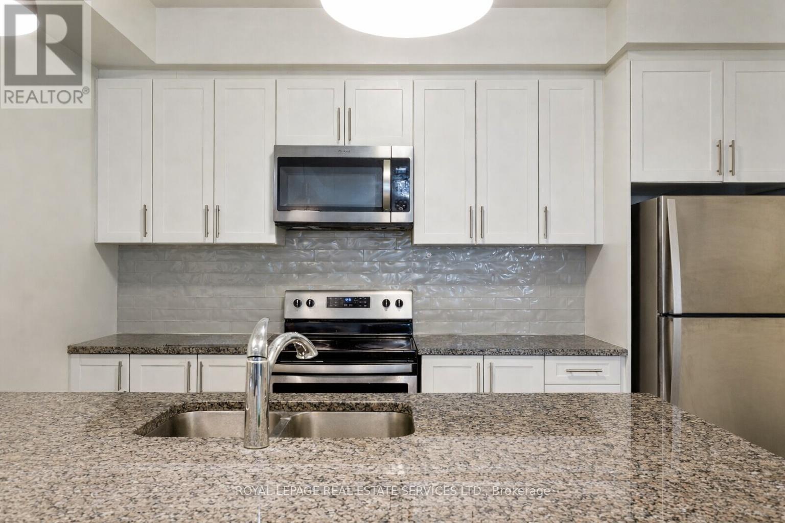 420 - 150 Oak Park Boulevard, Oakville, Ontario  L6H 3P2 - Photo 7 - W12950536