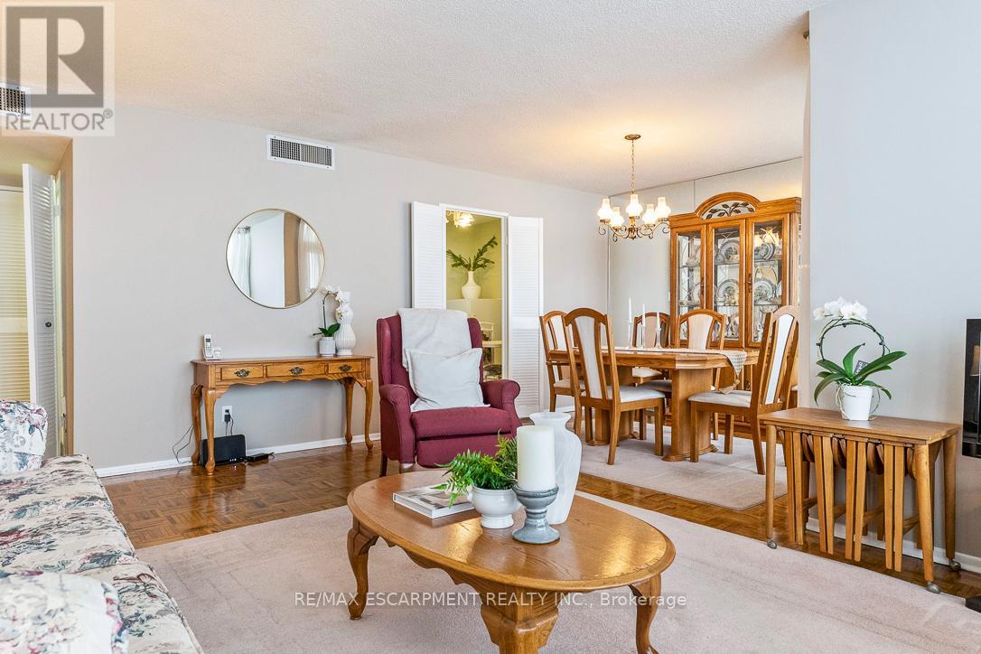 1905 - 1333 Bloor Street, Mississauga, Ontario  L4Y 3T6 - Photo 5 - W12950562