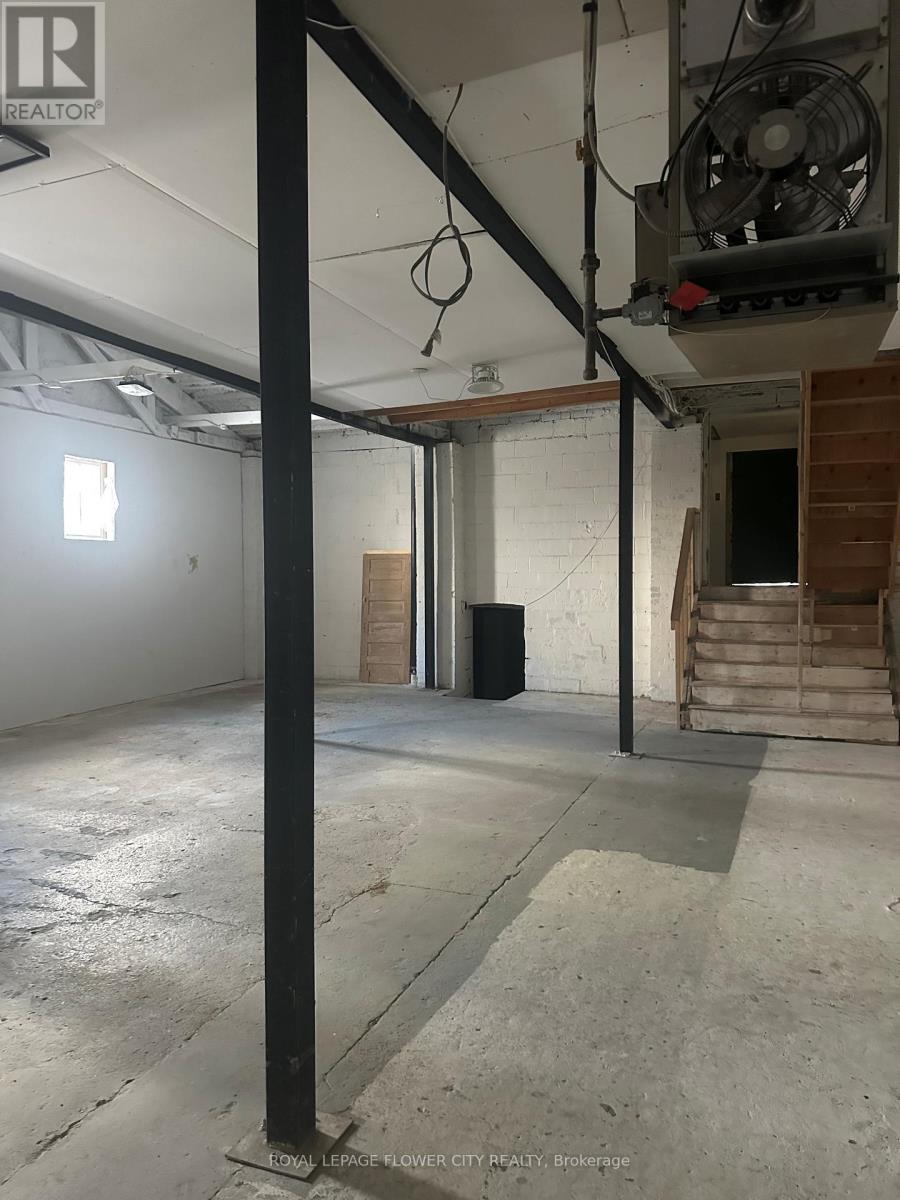 1188 Weston Road, Toronto (Mount Dennis), Ontario  M6M 4P4 - Photo 9 - W12950590