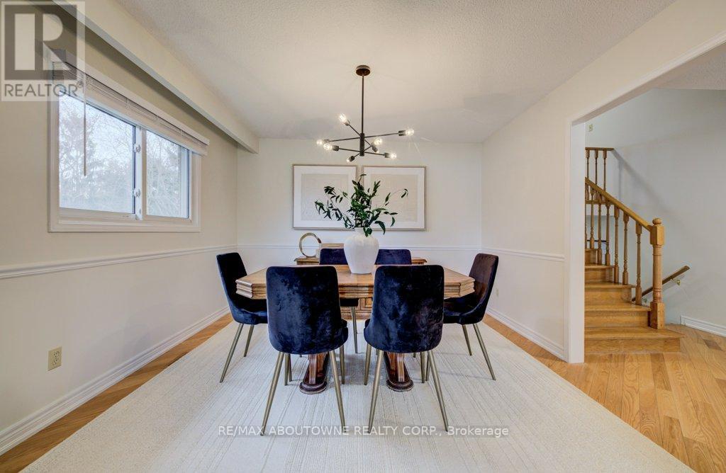 440 Parkridge Crescent, Oakville, Ontario  L6M 1B2 - Photo 4 - W12950592