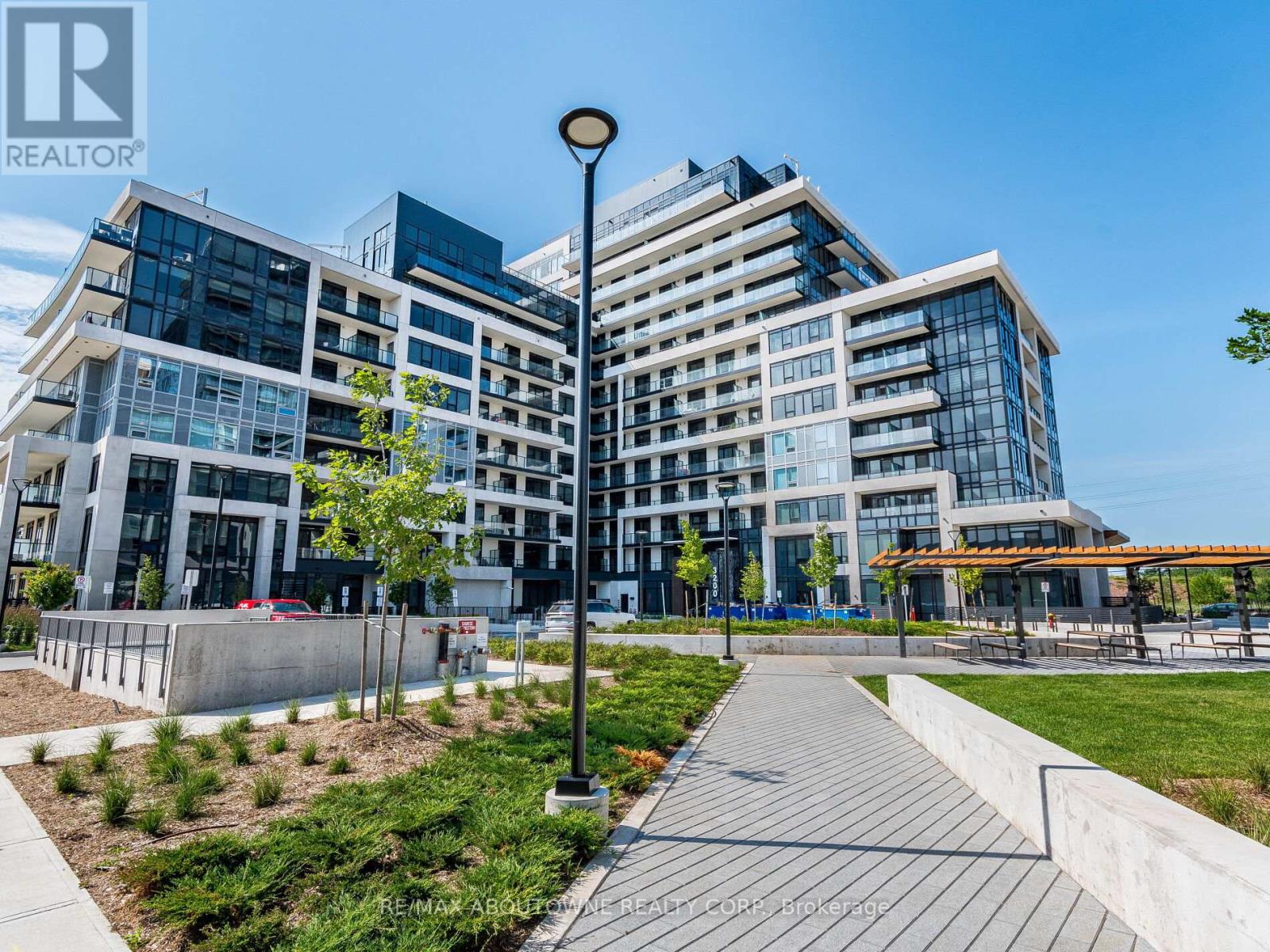 1203 - 3200 WILLIAM COLTSON AVENUE, Oakville, Ontario