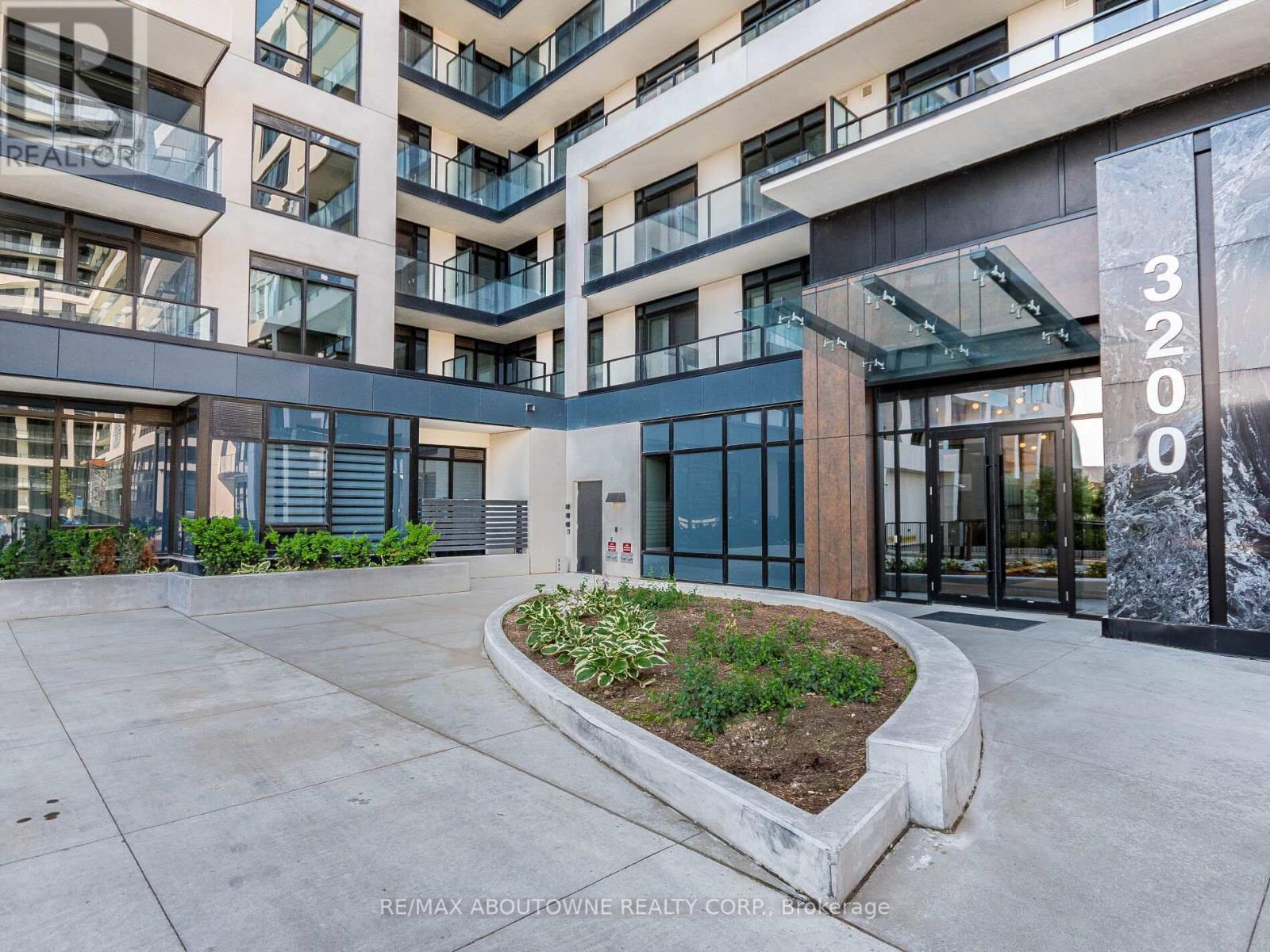 1203 - 3200 William Coltson Avenue, Oakville, Ontario  L6H 7C2 - Photo 3 - W12950618