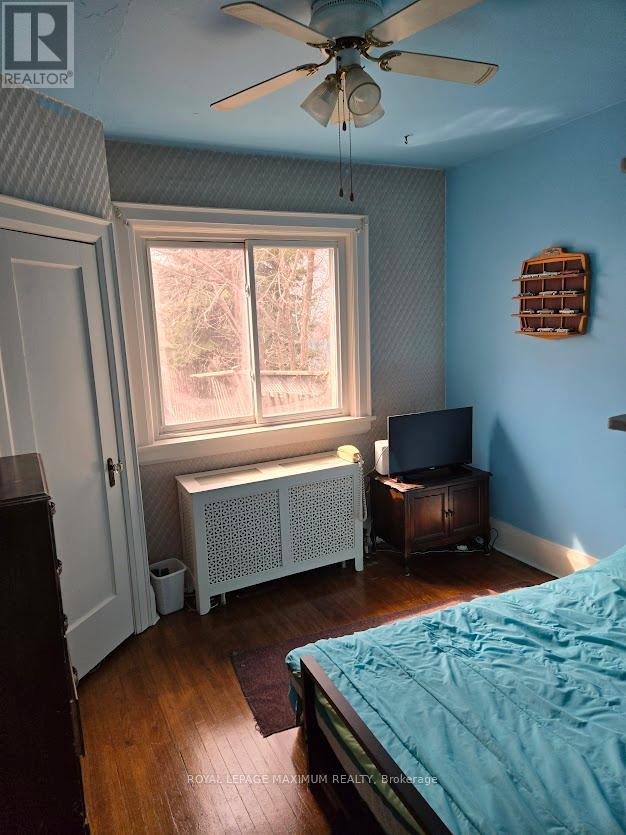 26 Landour Avenue, Toronto, Ontario  M6M 4J4 - Photo 10 - W12950646