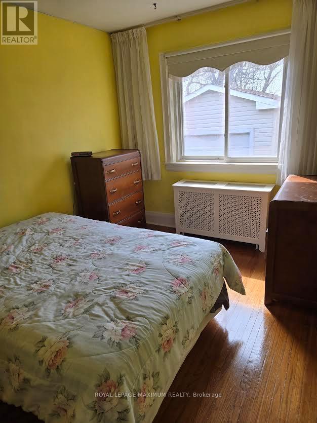 26 Landour Avenue, Toronto, Ontario  M6M 4J4 - Photo 12 - W12950646