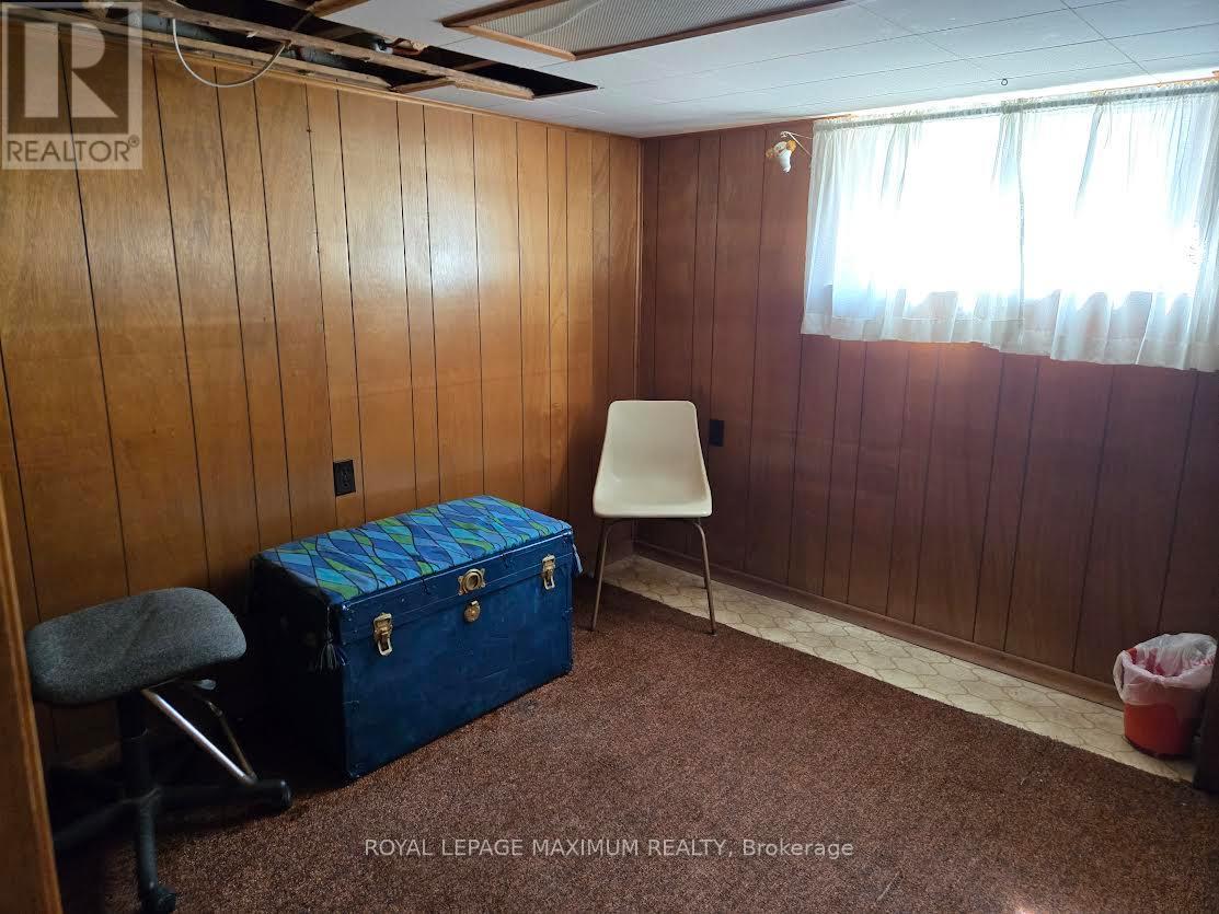 26 Landour Avenue, Toronto, Ontario  M6M 4J4 - Photo 14 - W12950646