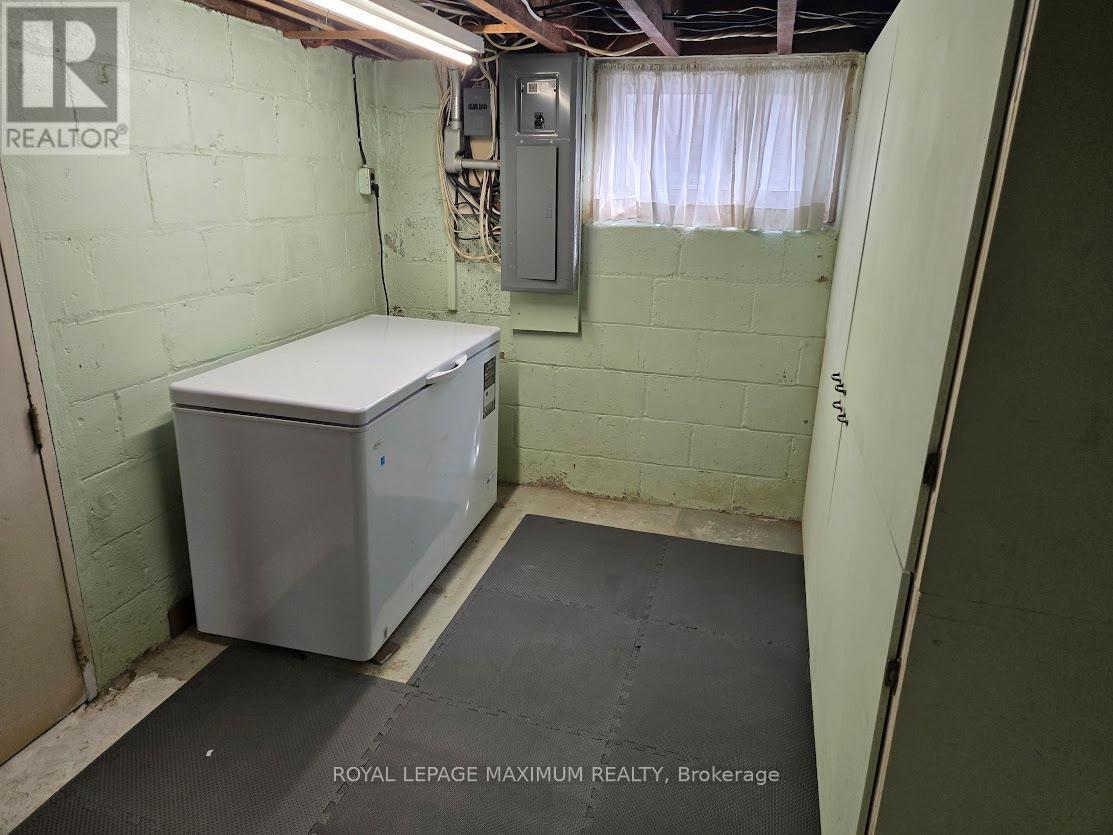 26 Landour Avenue, Toronto, Ontario  M6M 4J4 - Photo 19 - W12950646