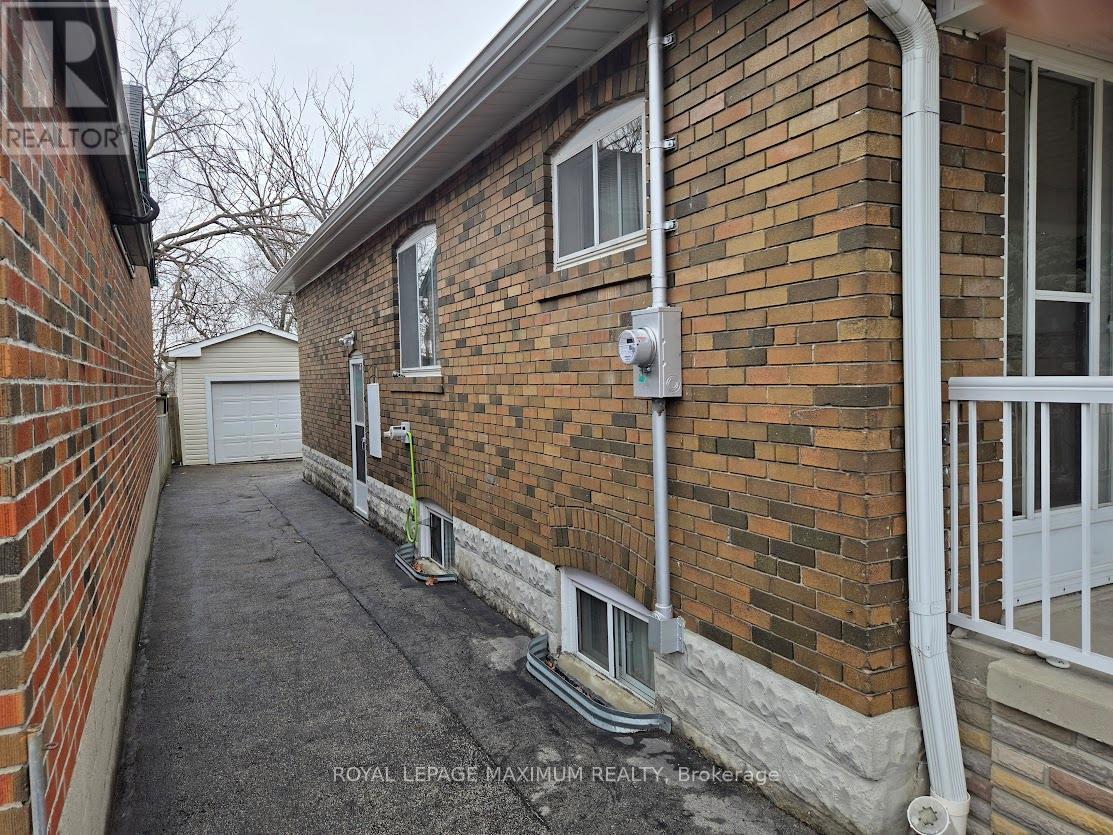 26 Landour Avenue, Toronto, Ontario  M6M 4J4 - Photo 21 - W12950646