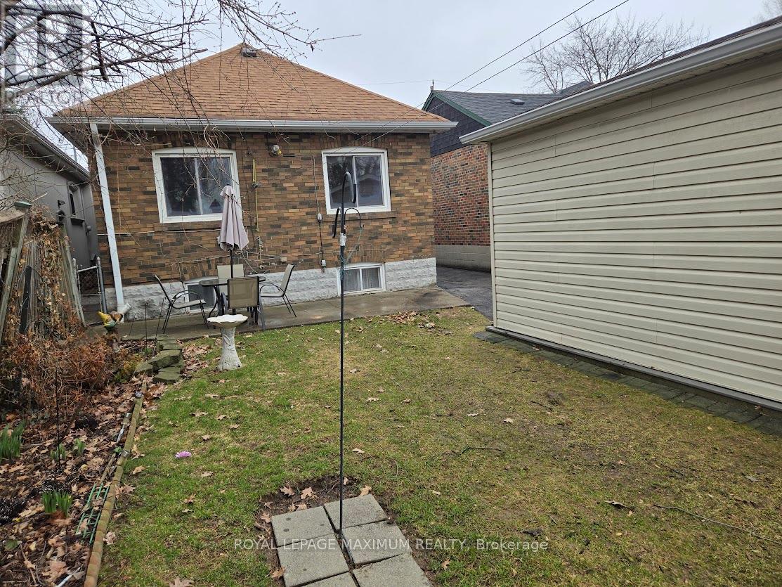 26 Landour Avenue, Toronto, Ontario  M6M 4J4 - Photo 22 - W12950646