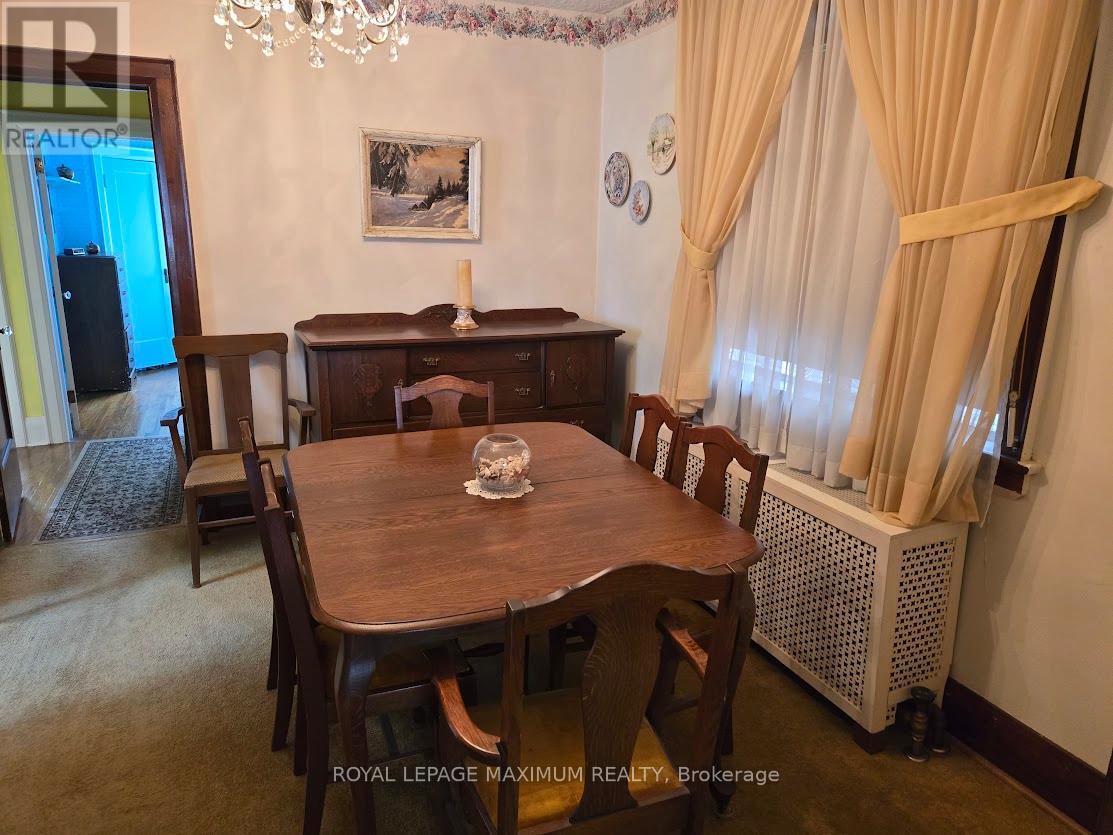 26 Landour Avenue, Toronto, Ontario  M6M 4J4 - Photo 7 - W12950646