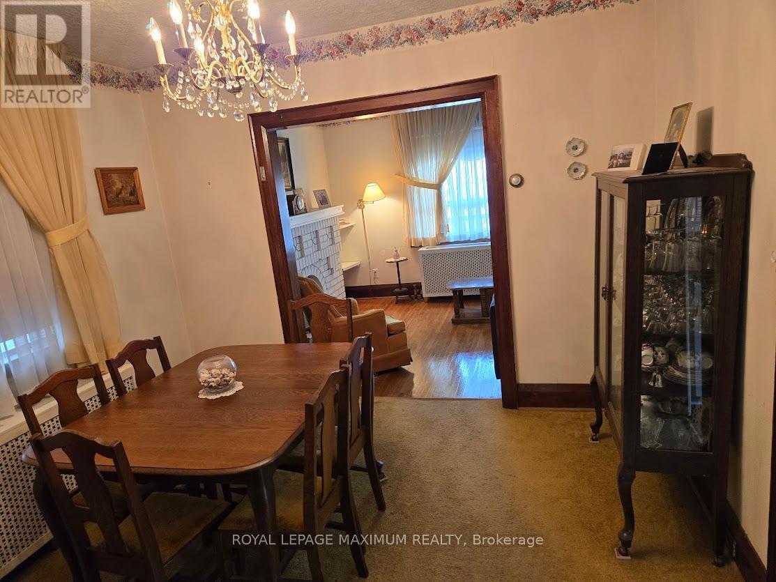 26 Landour Avenue, Toronto, Ontario  M6M 4J4 - Photo 8 - W12950646