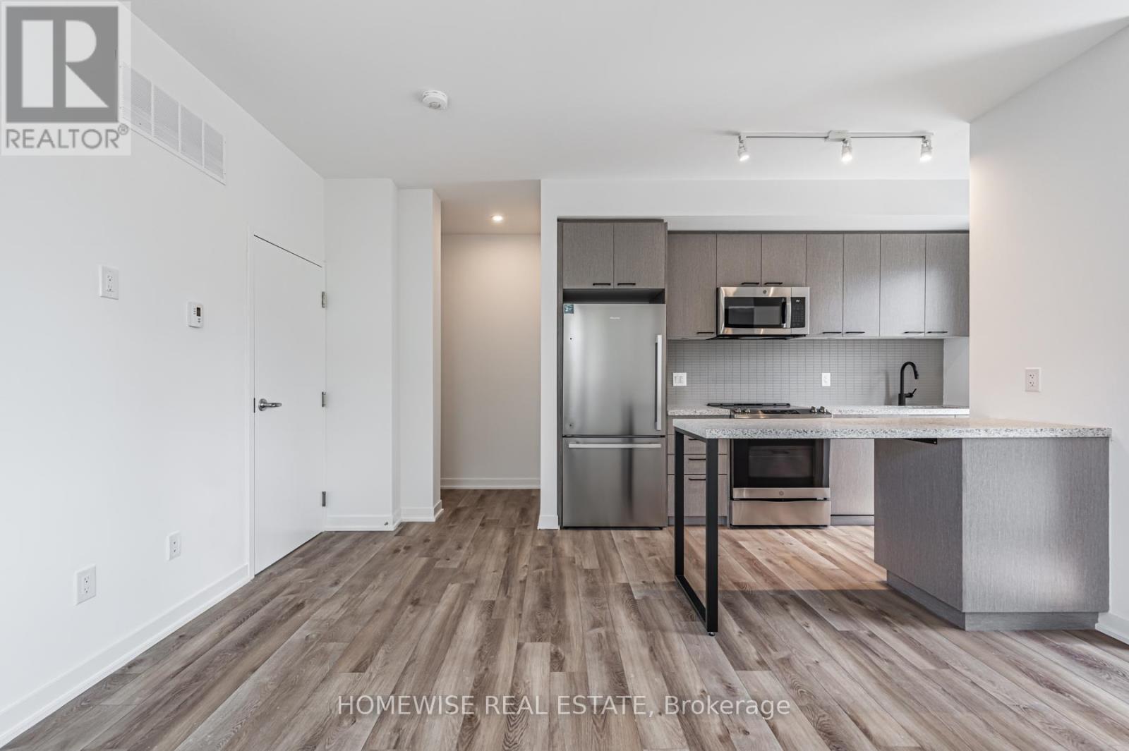 Th8 - 20 Ed Clark Gardens, Toronto, Ontario  M6N 0B5 - Photo 5 - W12950676