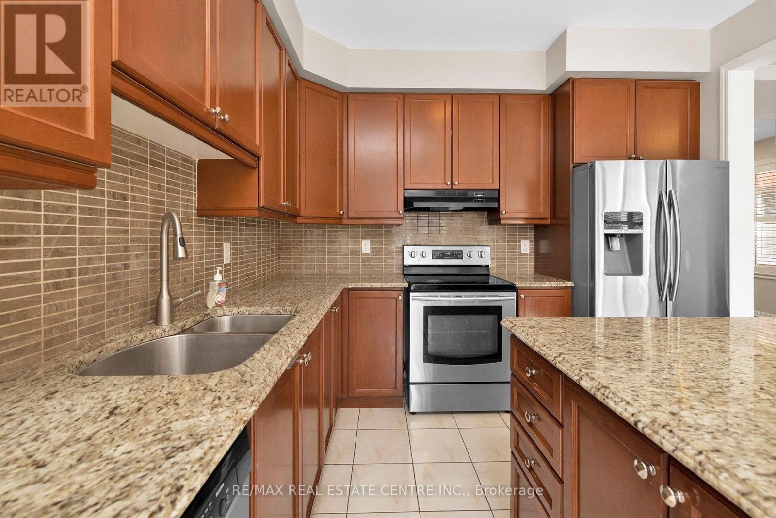 232 Drinkwater Road, Brampton, Ontario  L6Y 4S8 - Photo 13 - W12950680