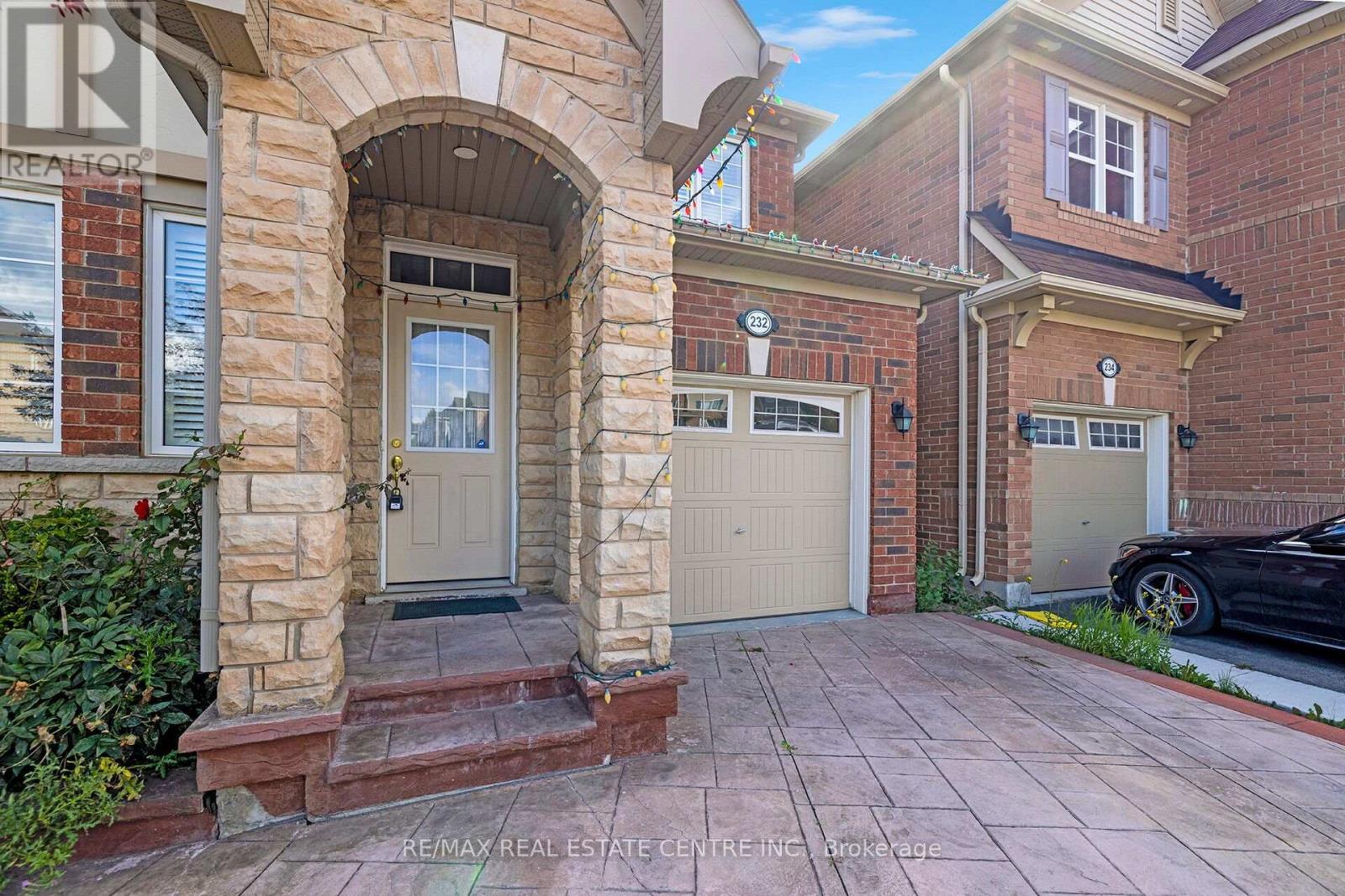 232 Drinkwater Road, Brampton, Ontario  L6Y 4S8 - Photo 2 - W12950680