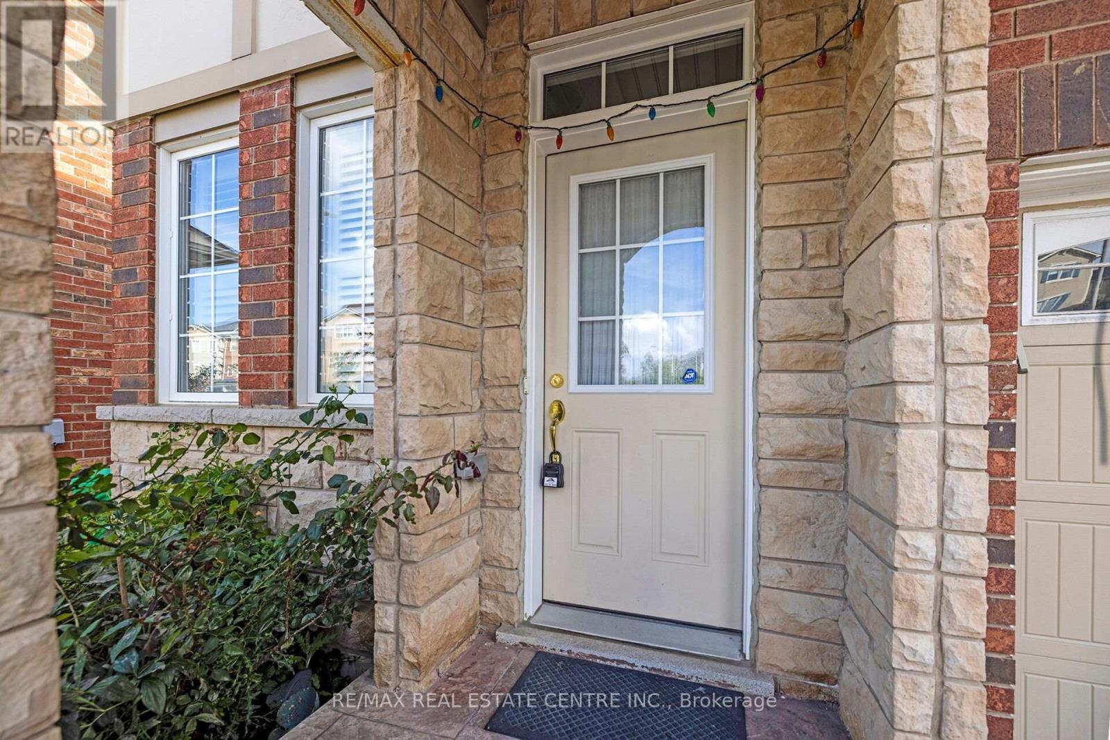 232 Drinkwater Road, Brampton, Ontario  L6Y 4S8 - Photo 3 - W12950680