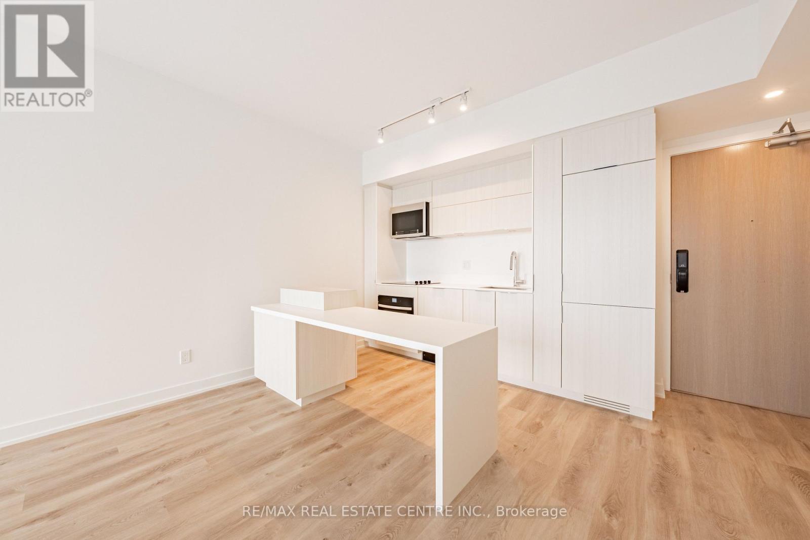 2107 - 370 Martha Street, Burlington, Ontario  L7R 0G9 - Photo 10 - W12950690