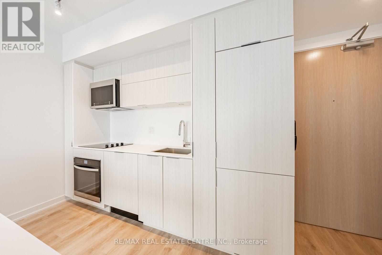 2107 - 370 Martha Street, Burlington, Ontario  L7R 0G9 - Photo 11 - W12950690