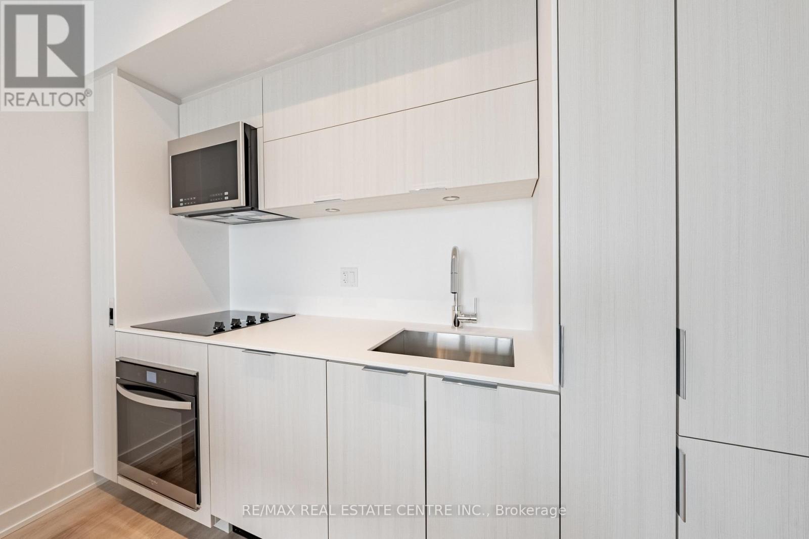 2107 - 370 Martha Street, Burlington, Ontario  L7R 0G9 - Photo 12 - W12950690