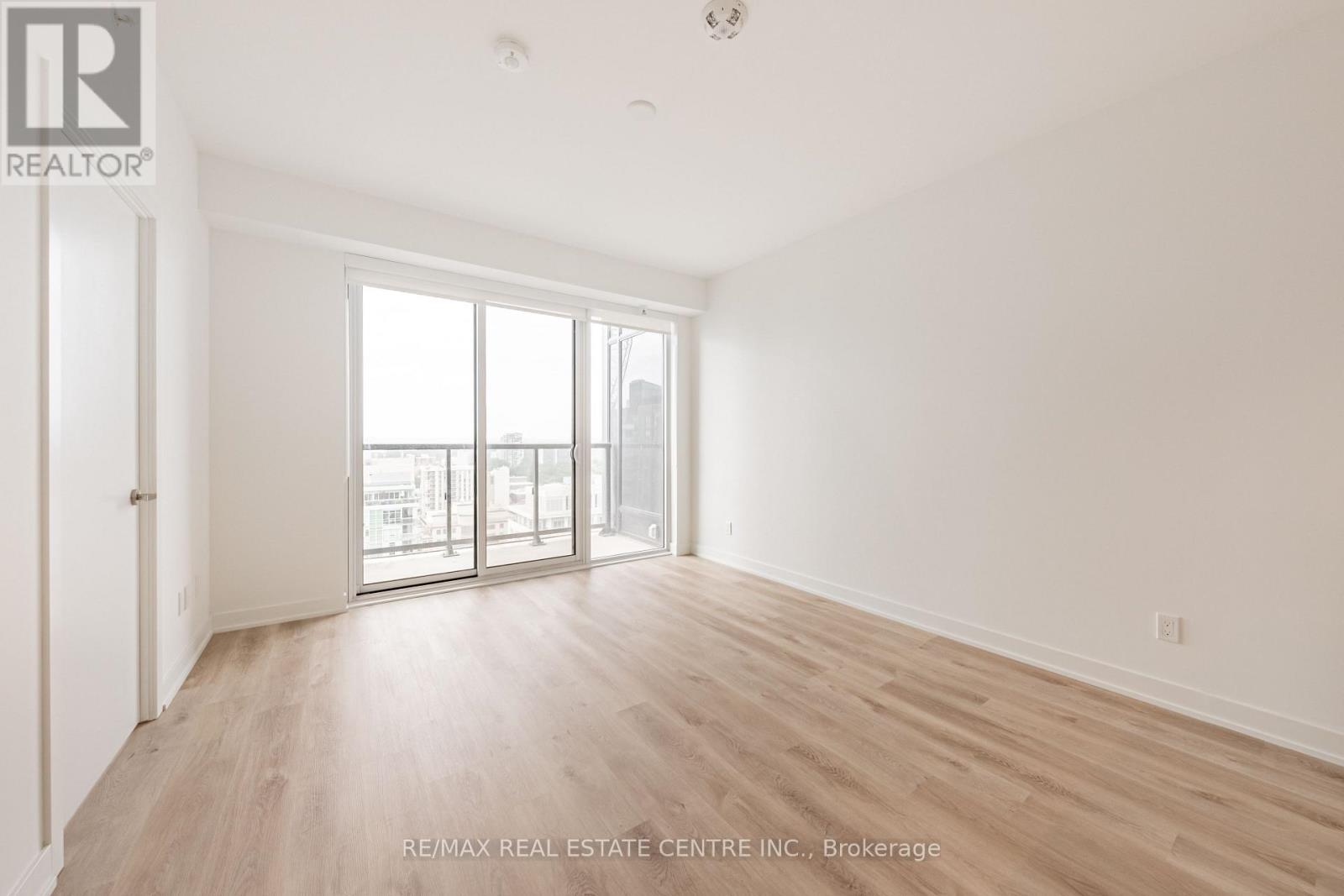 2107 - 370 Martha Street, Burlington, Ontario  L7R 0G9 - Photo 17 - W12950690